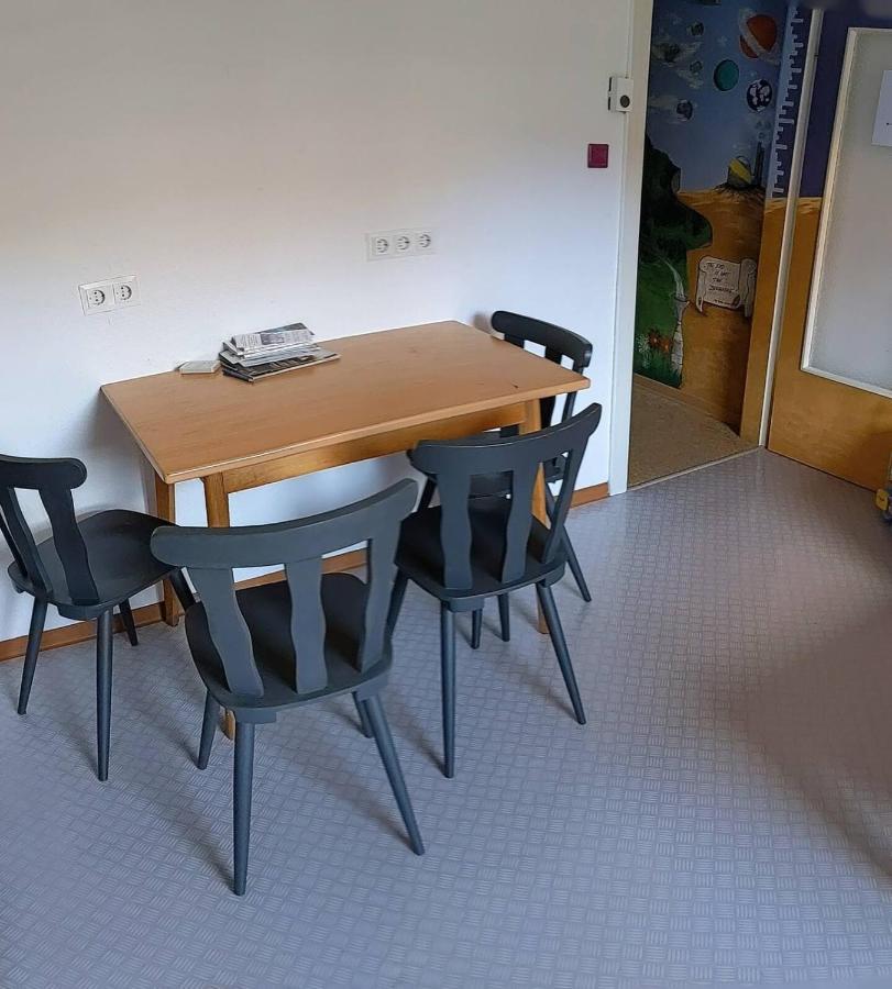 Monkey Factory - Mini Home-Stay Hostel ทราเบิน-ทราร์บาค ภายนอก รูปภาพ