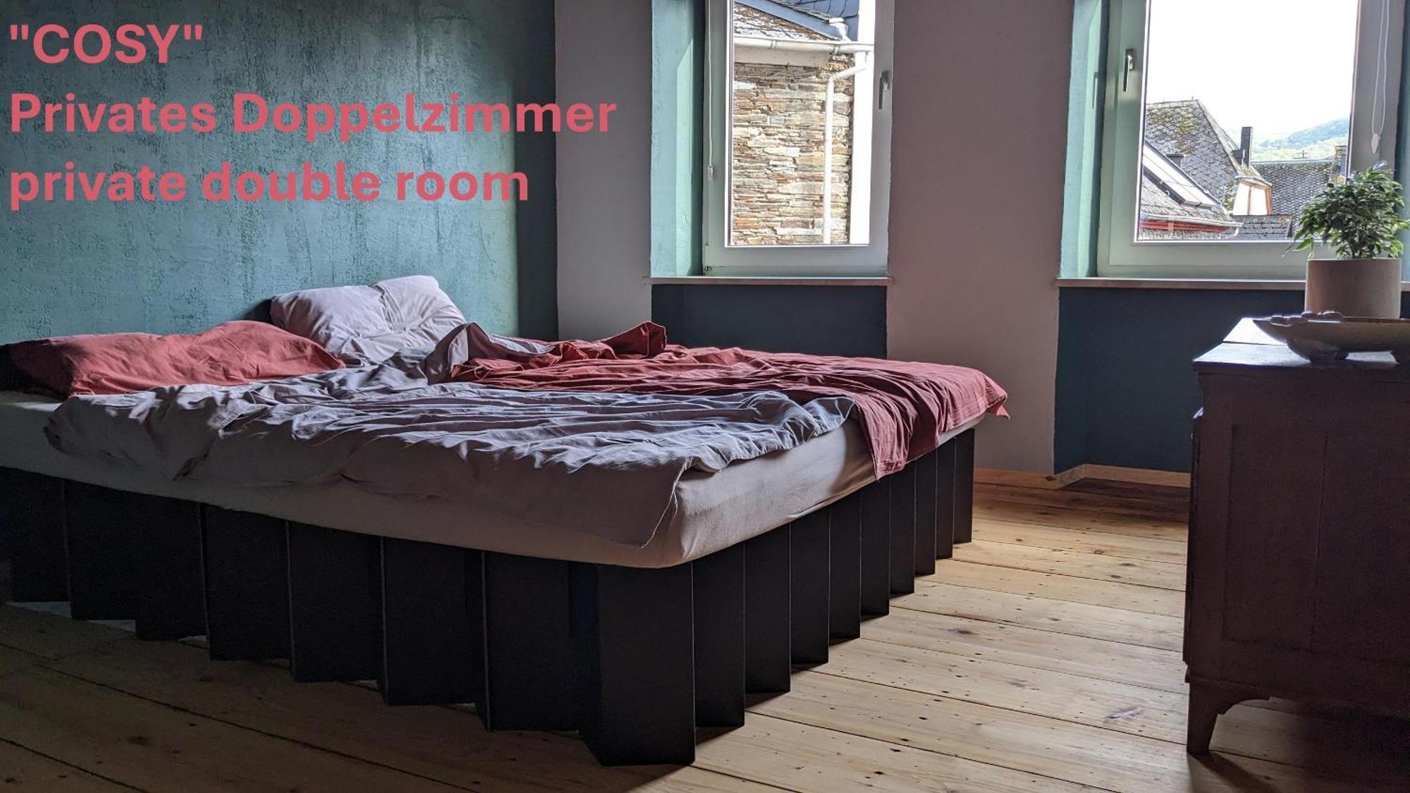 Monkey Factory - Mini Home-Stay Hostel ทราเบิน-ทราร์บาค ภายนอก รูปภาพ