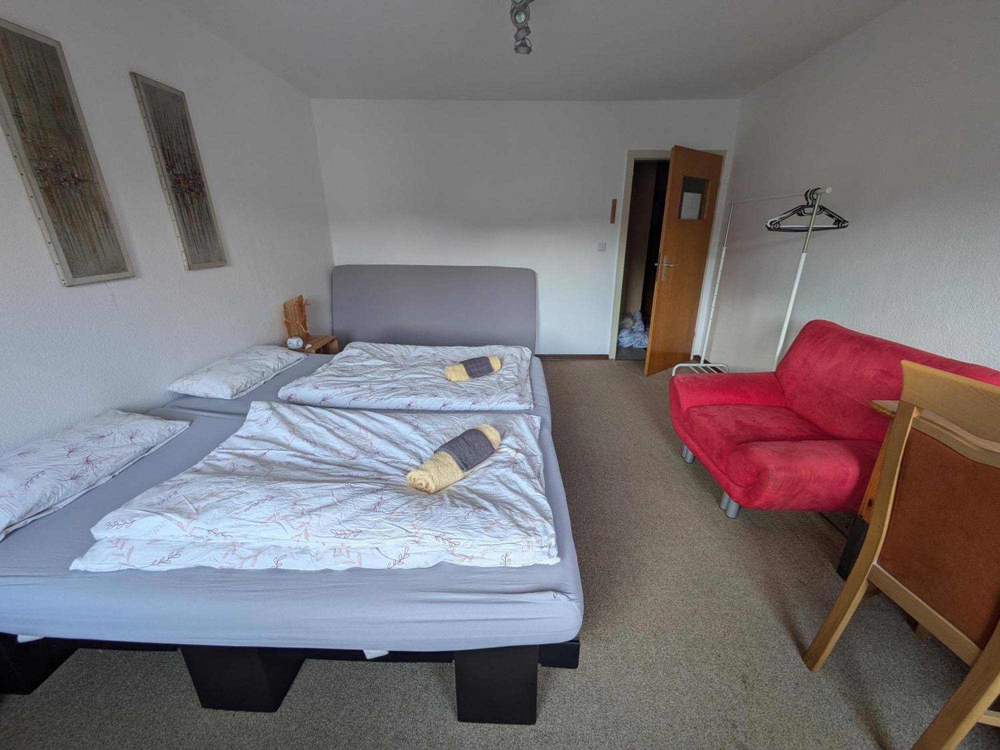 Monkey Factory - Mini Home-Stay Hostel ทราเบิน-ทราร์บาค ห้อง รูปภาพ