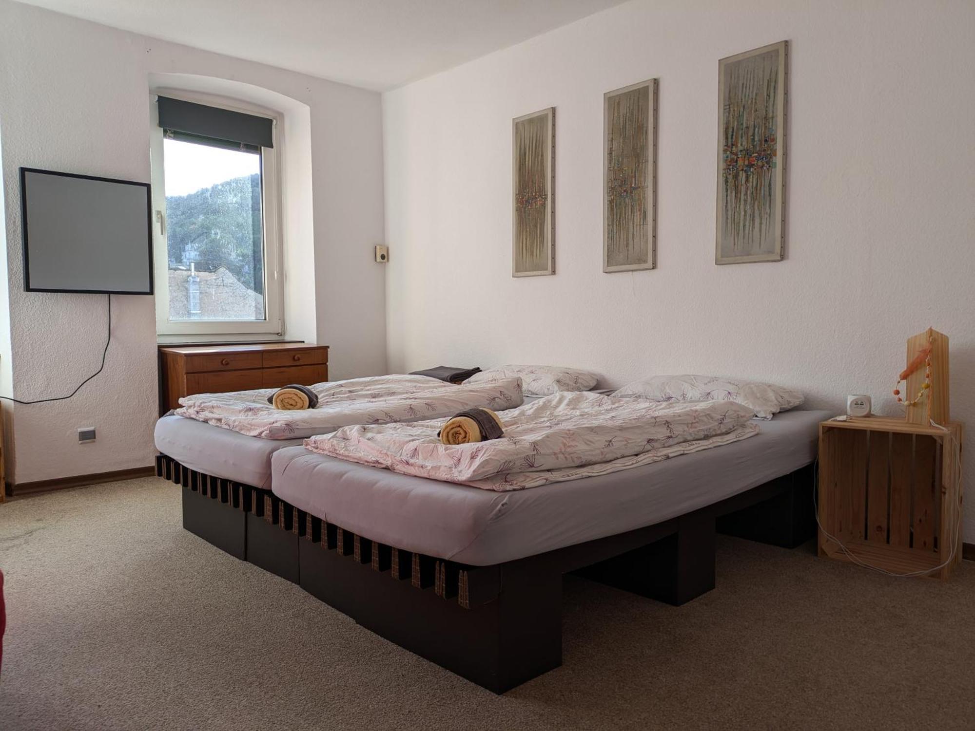 Monkey Factory - Mini Home-Stay Hostel ทราเบิน-ทราร์บาค ห้อง รูปภาพ